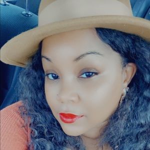 Meet your Posher, Camille